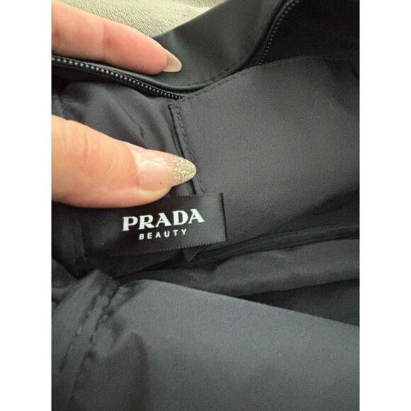 Prada skincare pouch - Picture 4 of 4